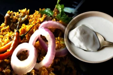 தயிரை சூடு பண்ணி சாப்பிடுவது ஆபத்தா? தெரிஞ்சிக்கோங்க