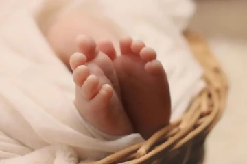 தாய்க்கு வீட்டிலேயே பிரசவம் பார்த்த 13 வயது சிறுவன்