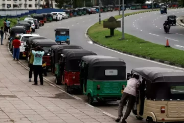 எரிபொருளைப் பெற்றுக்கொள்ள பதிவு செய்க! நேற்று முதல் நடைமுறை