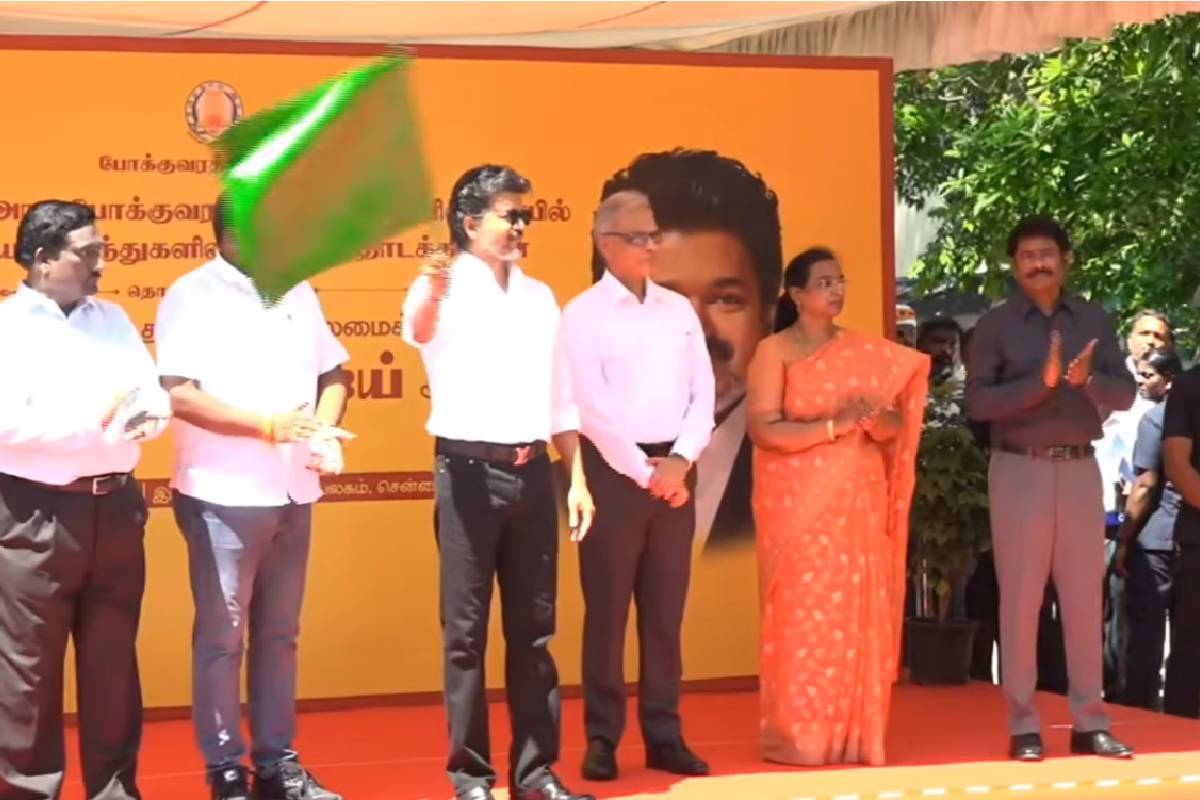 அரசு பேருந்தில் டிக்கெட் வாங்கி பயணம் செய்த முதல்வர் விஜய் | Cm Vijay Travels In 29A Mtc Govt Bus
