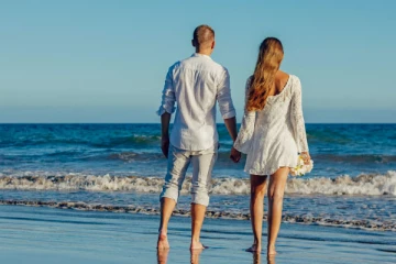 நீரோட்டத்தில் அடித்துச் செல்லப்பட்ட காதலர்கள்; நேர்ந்த சோகம்