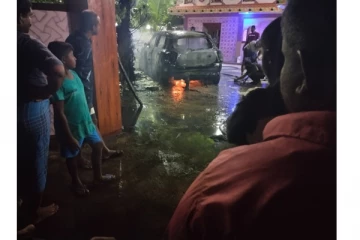 முல்லைத்தீவில் வீடு புகுந்து வாள்வெட்டு -வாகனங்களுக்கும் தீவைப்பு -ஸ்தலத்திற்கு விரைந்துள்ள பொலிஸார்