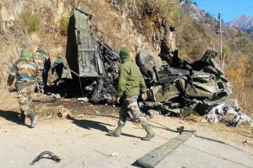 சாலை விபத்தில் 16 இந்திய ராணுவ வீரர்கள் மரணம்