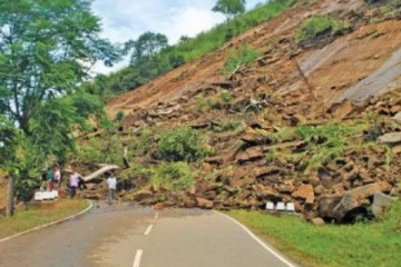 ප්‍රදේශ කිහිපයකට නාය යාමේ අවදානම් නිවේදන නිකුත් කරයි.