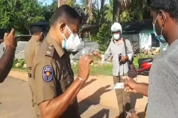 முள்ளிவாய்க்கால் செய்தி சேகரிக்கச் சென்ற ஊடகவியலாளர்களுடன் மல்லுக்கட்டிய பொலிஸார்