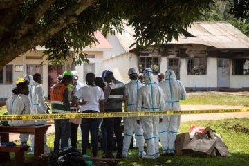 பாடசாலை மீது தாக்குதல் நடத்திய பயங்கரவாதிகள்: 40 பேர் பரிதாபமாக உயிரிழப்பு