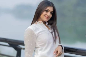 நீ நான் காதல் சீரியல் நாயகி வர்ஷினியின் மாடர்ன் உடை புகைப்படங்கள்