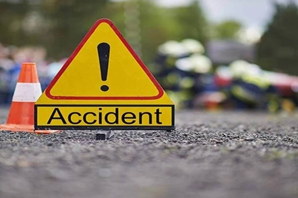 கோர விபத்தில் சிக்கிய பேருந்து..! ஒருவர் பலி - 7 பேர் படுகாயம் | The Bus Left The Road And Crashed