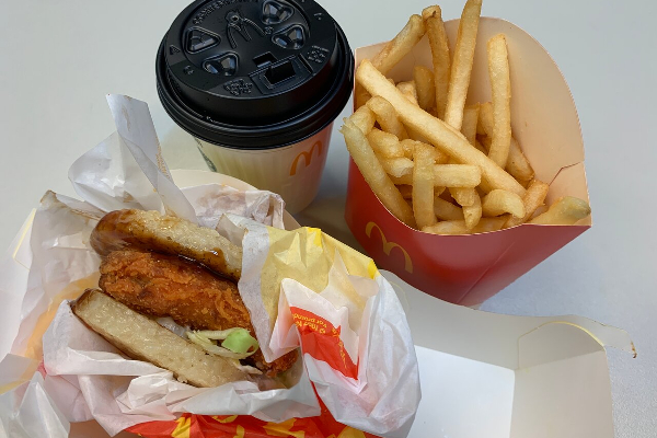 சூடான சிக்கினால் 8 லட்சம் டாலர் இழப்பீடு செலுத்தும் மெக்டொனால்டு | Mcdonald 8 Lakh Dollars Compensation Hot Chiken