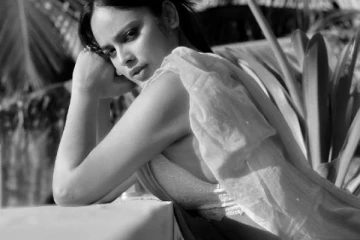 கிளாமர் ஆடையில் காட்டுவாசிகளுக்கு நடுவில் நடிகை நந்திதா!! வீடியோ வைரல்..