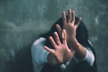 பள்ளியில் வைத்தே மாணவிக்கு பாலியல் வன்கொடுமை - விஷயம் தெரிந்து ஆசிரியர்கள் செய்த கொடூரம்