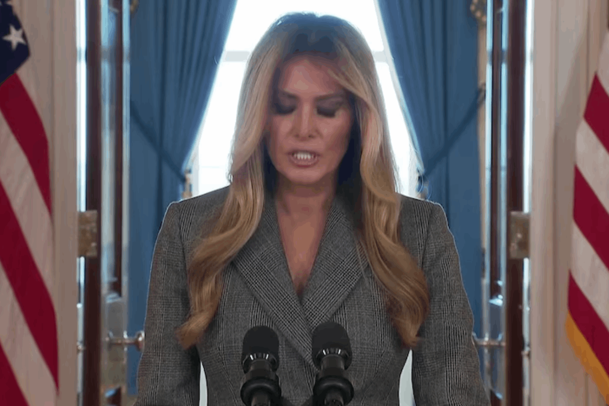 “හලෝ මෙලානියා, කට පියාගෙන ඉන්න.. මොකද මම දන්න හැම දෙයක්ම මම හෙළි කරනවා” - සමාජ මාධ්‍ය කැළඹූ අමන්දා උන්ගාරෝගේ හෙළිදරව්ව | Melania Trump Epstein Statement Sparks Social