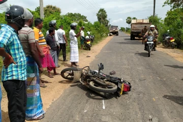 யாழில் மகனுடன் மோட்டார் சைக்கிளில் சென்ற தாய்க்கு நேர்ந்த கதி