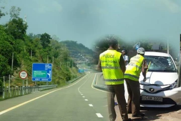 இன்று இடம்பெற்ற விபத்தில் 2 வயது குழந்தை பலி 12 பேர் காயம்