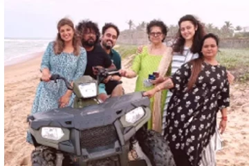 கணவர் இறந்த பிறகு வீட்டை விட்டு வெளியே வந்த மீனா! கூட்டி வந்த பிரபலம் யார் யார் தெரியுமா?