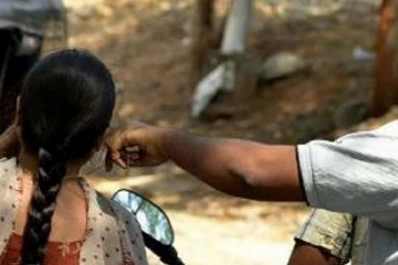 கிளிநொச்சியில் ஆசிரியர் ஒருவரின் தாலிக் கொடி அறுத்துச் செல்லப்பட்டுள்ளது