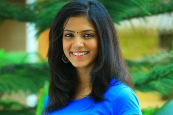 நடிகை மாளவிகா மோகனன் நடிக்க வருவதற்கு முன் எப்படி இருக்கிறார் பாருங்க.. வீடியோ இதோ | Malavika Mohanan Old Video Before She Acting Movie நடிகை மாளவிகா மோகனன் நடிக்க வருவதற்கு முன் எப்படி இருக்கிறார் பாருங்க.. வீடியோ இதோ | Malavika Mohanan Old Video Before She Acting Movie