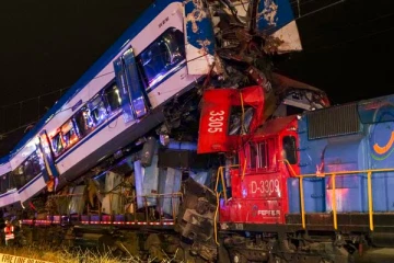 தென் அமெரிக்கவில் ரயில்கள் நேருக்கு நேர் மோதி 2 பேர் பலி