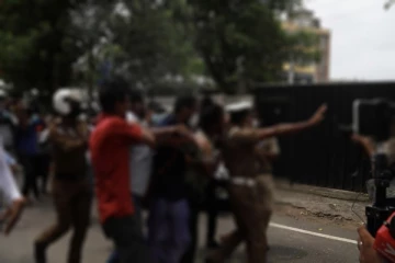 අරගලකරුවන් අද කරන්න යන දේ..අරලියගහ මැඳුරේ උණුසුම් තත්ත්වයක්..පොලිසියත් කැඳවයි..