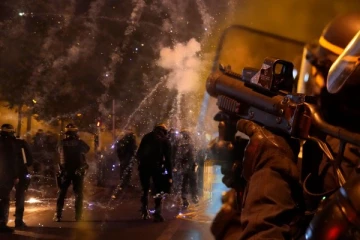 இரண்டாவது நாளாக தொடரும் பிரான்ஸ் கலவரம்: குவிக்கப்படும் 40,000 பொலிஸார்