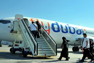 விமான நிலையத்தில் ஆட்டம்போட்ட பயணிக்கு நேர்ந்த கதி