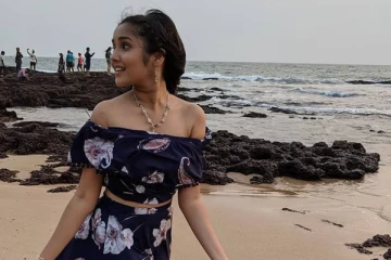 கடற்கரையில் அதகளம் செய்த தல அஜித்தின் ரீல் மகள்!  ஷார்ட் உடையில் எப்படி இருக்கிறார் தெரியுமா? தீயாய் பரவும் அரிய புகைப்படம்