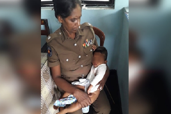 பத்துவயது குழந்தையிடம் நான்குமாத குழந்தையை கொடுத்துவிட்டு தப்பிச் சென்ற நபரால் பரபரப்பு | A Four Month Old Baby Given Ten Year Old Child