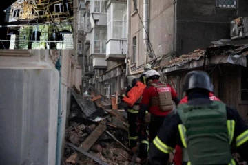 உக்ரைன் தலைநகரை தாக்கிய ரஷ்ய ட்ரோன்: தடுத்தபோது விழுந்த குப்பையால் ஒருவர் மரணம்