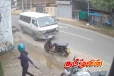 யாழில் மோட்டார் சைக்கிளை மோதித் தள்ளிய ஹையேஸ் ரக வாகனம்