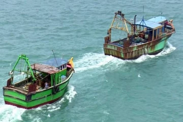 யாழில் 7 தமிழக கடற்றொழிலாளர்கள் கடற்படையால் கைது