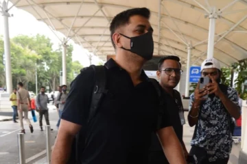 வேர்வை மழை சிந்தாமல் வெற்றி மலர் பூவாது   : விடைபெற்ற தோனி