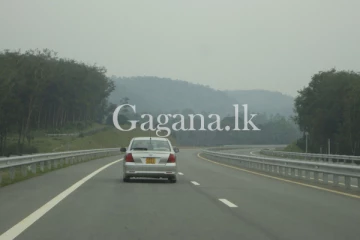 අධිවේගී මාර්ගයේ ගමන් ගන්නා රියදුරන්ට විශේෂ දැනුම් දීමක්.