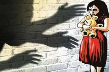 உடல் முழுவதும் காயங்கள்: வீட்டிற்கு வந்து கதறிய 7 வயது சிறுமி! கொடூரமாக செயல்பட்ட 63 வயது முதியவர்