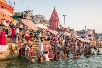 கங்கை நீரை எடுத்து ஆய்வு செய்த நபர் - இறுதியில் நடந்த அதிசயம்!