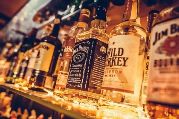 அனுமதியின்றி வெளிநாட்டு மதுபானம் விலை அதிகரிக்கப்பட்டமை குறித்து விசாரணை