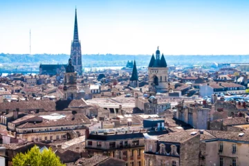 பிரான்ஸ் உணவகத்தில் உணவருந்திய பெண் பலி: 12 பேர் மருத்துவமனையில் அனுமதி