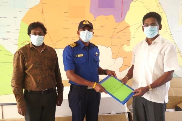 முல்லைத்தீவு கடற்படையினருக்கு படகு வெளியிணைப்பு இயந்திரங்கள் கையளிப்பு! (PHOTOS)