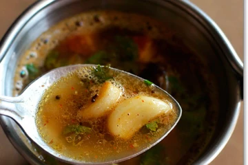 நோய் எதிர்ப்பு சக்தியை அதிகரிக்கும் பூண்டு ரசம்! செய்வது எப்படி?