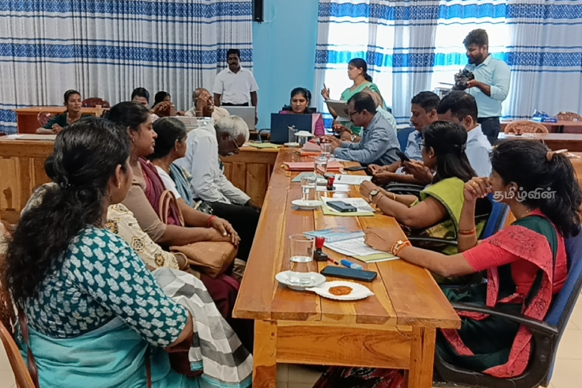 கண்டாவளை பிரதேச செயலர் பிரிவில் காணிப் பிணக்குகளுக்கு தீர்வு | Resolving Land Disputes Through Mobile Services கண்டாவளை பிரதேச செயலர் பிரிவில் காணிப் பிணக்குகளுக்கு தீர்வு | Resolving Land Disputes Through Mobile Services