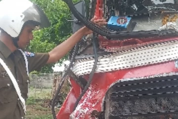 பேருந்துடன் கெப் வண்டி நேருக்குநேர் மோதி ஒருவர் உயிரிழப்பு
