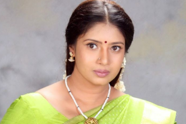 நடிகை சங்கவியின் கணவர், மகளை பார்த்துள்ளீர்களா.. அழகிய குடும்ப புகைப்படம்.. | Actress Sangavi Family Photo