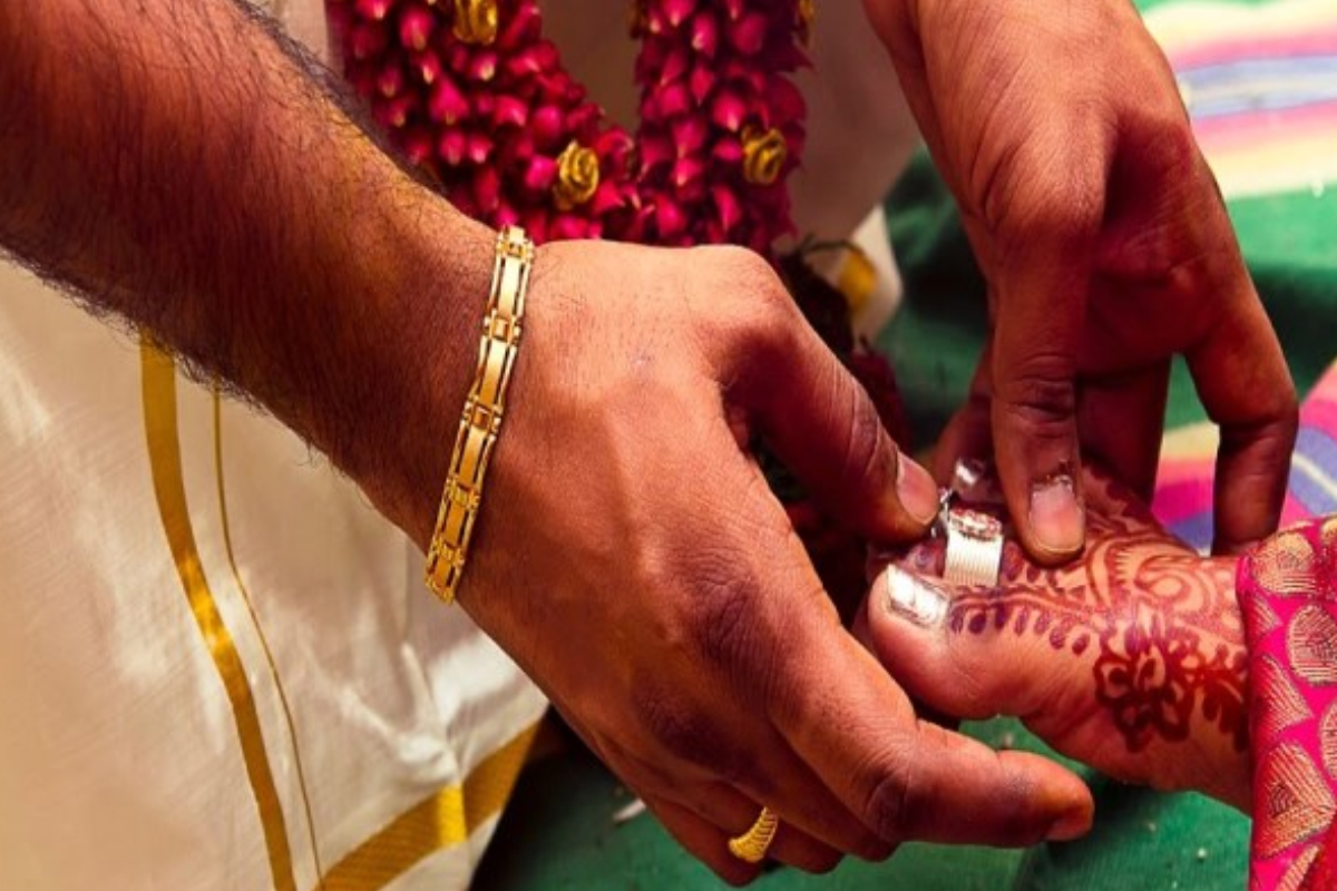 மெட்டி அணிவது அறிவியல் ரீதியில் ஆரோக்கியமானதா? பாரம்பரியத்தின் பின்னால் காத்திருக்கும் ஆச்சரியம் | Is Wearing Toe Rings Really Good For Health மெட்டி அணிவது அறிவியல் ரீதியில் ஆரோக்கியமானதா? பாரம்பரியத்தின் பின்னால் காத்திருக்கும் ஆச்சரியம் | Is Wearing Toe Rings Really Good For Health