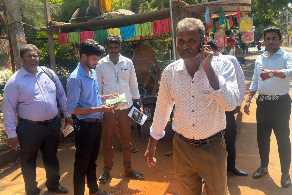 நல்லூரில் தற்காலிக கடைகளுக்கான ஏல விற்பனை | Auction For Temporary Shops In Nallur நல்லூரில் தற்காலிக கடைகளுக்கான ஏல விற்பனை | Auction For Temporary Shops In Nallur