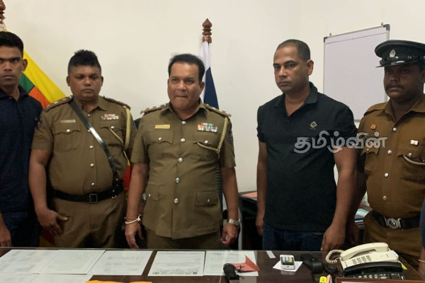 யாழில் மாநகர சபை உறுப்பினரின் மகன் உட்பட இருவர் கைது! இலஞ்சம் கொடுக்கவும் முயற்சி | Son Of A Jaffna Municipal Council Member Arrested