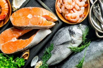 மீன் சாப்பிடும் போது மறந்தும்கூட இந்த உணவை சாப்பிடாதீர்கள்! ஆபத்தானது