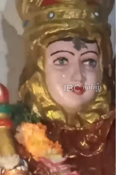 யாழில் மாதா சொரூபத்தில் கண்ணீர் வடியும் காட்சி! காணக் குவியும் மக்கள் | Scene Of Tears Flowing From Madha Statue In Jaffna
