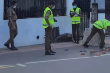 ජනපති නිවස ආසන්නයේ දී පුද්ගලයෙකු අවසන් ගමන් යයි..(PHOTOS)