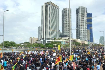 பிரதான கட்சிகளுடன் இணையும் காலி முகத்தில் போராட்டக்காரர்கள்