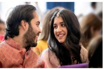 ஆனந்த் அம்பானி - ராதிகா மெர்ச்சன்ட் நிச்சயதார்த்தம் - பிரம்மாண்ட ஏற்பாடு!