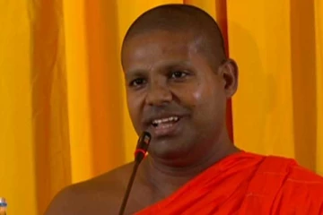 ජනපති රනිල් පෙරදී අගමැති ධුරයෙන් ඉවත් නොවූ හේතුව කෝලිත හිමි හෙළිකරයි